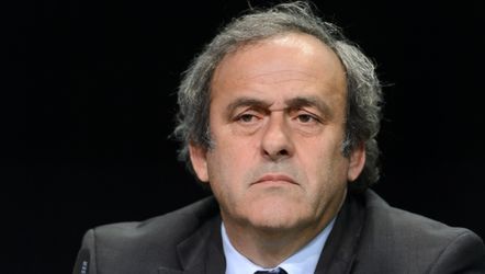 Platini over zeer late betaling: FIFA had in 2002 het geld niet