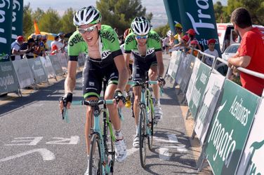 Aru klimt naar zege, Gesink strandt op 1,5 km