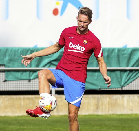 Luuk de Jong 'debuteert' voor FC Barcelona in trainingspotje tegen AE Prat: 2-1