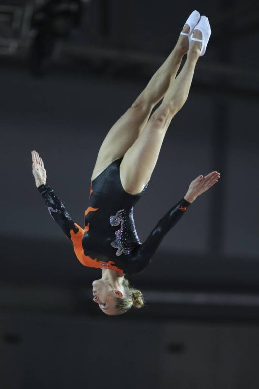 Kirsten Boersma onderuit bij WK trampolinespringen (video)