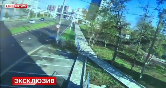 Russische WK-ganger crasht met 170 km/u tegen lichtmast (video)