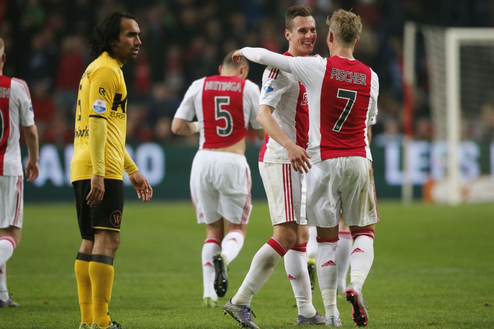 Fischer leidt flitsend Ajax naar ruime zege