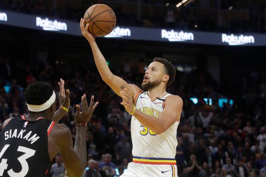 Stephen Curry kan na langverwachte rentree nederlaag Warriors niet voorkomen