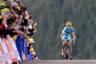 Nibali wint zware etappe, Mollema verliest minuut