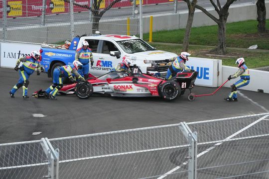 Rinus VeeKays Grand Prix van Nashville eindigt in de bandenstapel: 'Simpel geval van pech'