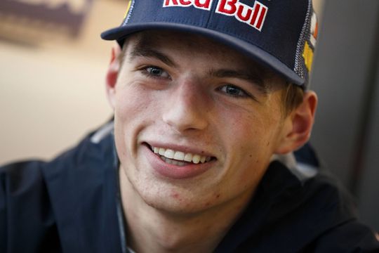 Max Verstappen tien plaatsen teruggezet