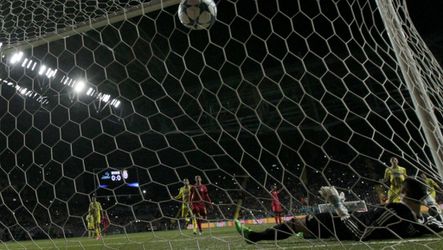 Eigen goals kosten Galatasaray zege na knotsgekke slotfase