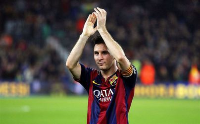Barcelona met trefzekere Messi in spoor Real
