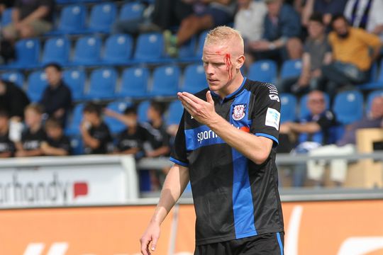 Beugelsdijk door wasstraat om degradatiezorgen af te spoelen