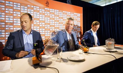 Van Oostveen schrikt en wil overleg met Hiddink