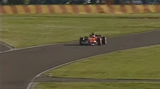 🎥 | Valentino Rossi reed in 2004 in een Ferrari: slechts 7 tienden langzamer dan Schumacher