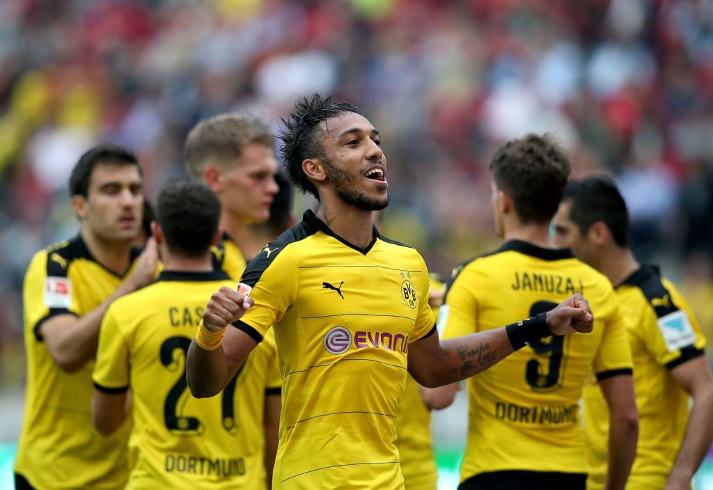 Dortmund en Bayern fier aan kop in Bundesliga