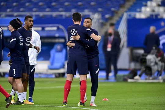 Paul Pogba ontkent fittie tussen Kylian Mbappé en Olivier Giroud
