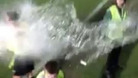 Partizan-fans geven grensrechter koude douche (video)