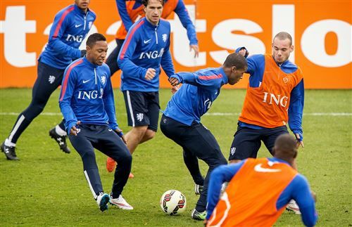 Oranje traint opnieuw met volledige groep