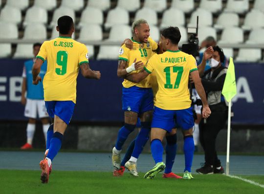 Brazilië wint met 10 man van Chili en speelt in halve finale Copa América tegen Peru