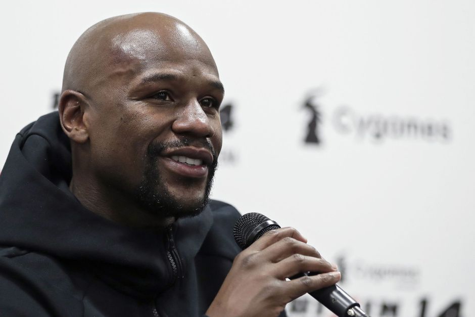 Het leven van Mayweather: een dikke Rolls-Royce, een privéjet én vooraan bij NBA-pot (video)