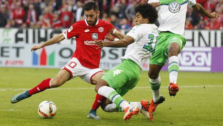 Wolfsburg met tien man onderuit bij Mainz