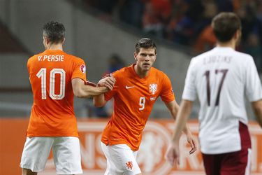 Huntelaar evenaart Bergkamp met nummer 37