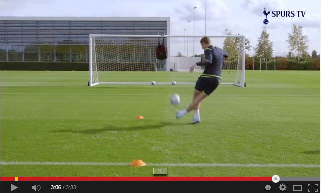 Vertonghen doet een Rabona, en hoe!