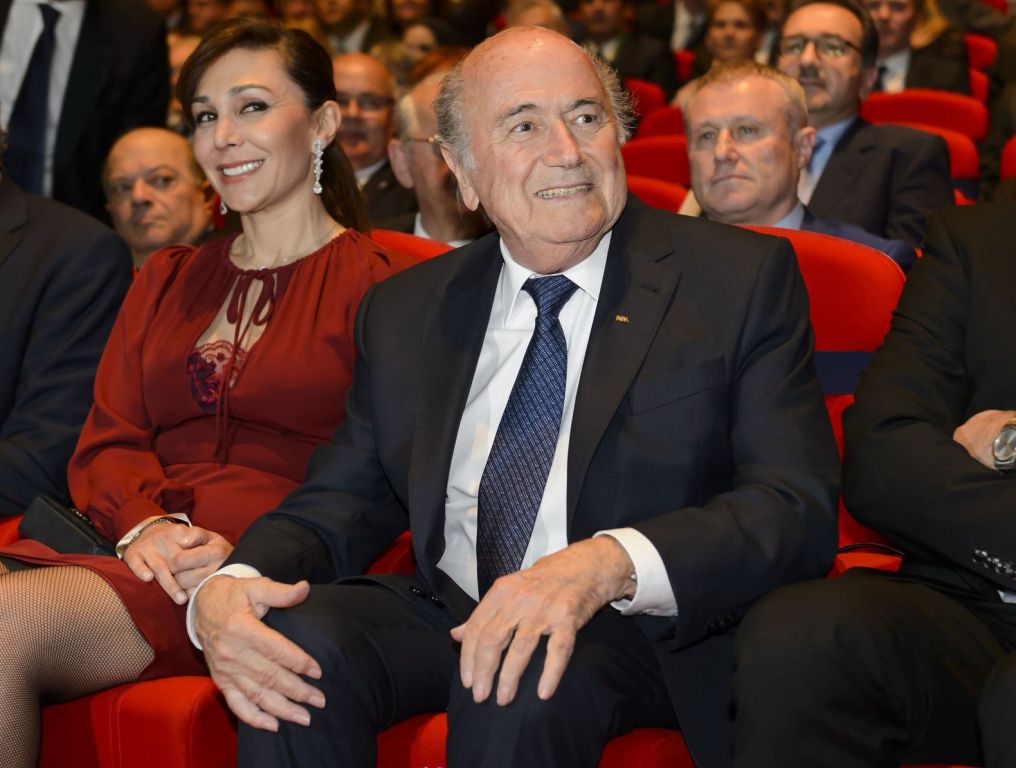 Blatter weigert op te stappen als FIFA-voorzitter