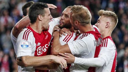 Gevierde man John Heitinga alweer buiten Ajax-selectie