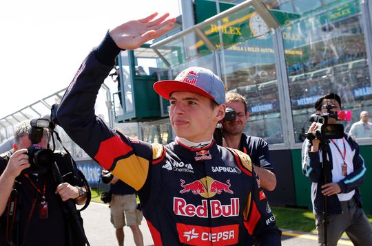 Rokende motor verbruit debuut Verstappen