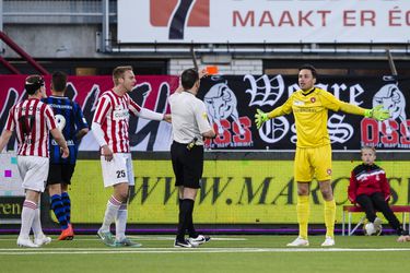 Sparta kan play-offs na kaartenfestival nog halen