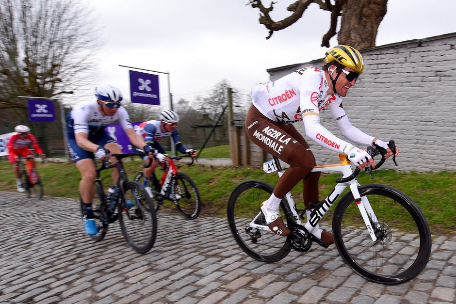 Van Avermaet verzint briljant idee zodat dochter hem kan herkennen op tv