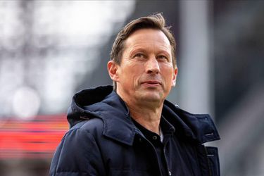 Roger Schmidt zegt op persconferentie dat hij bij PSV blijft