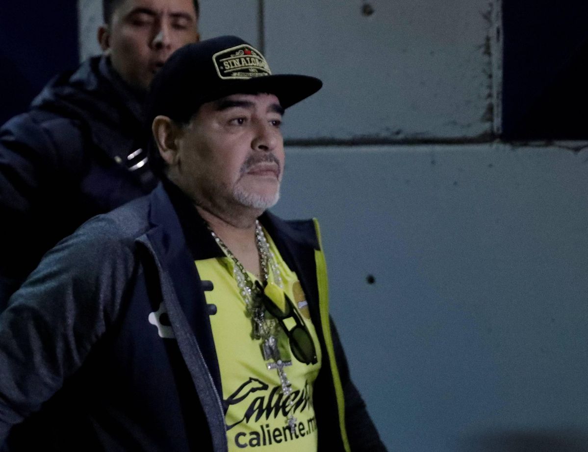 'Diego Maradona niet in Mexico, maar met maagbloeding in het ziekenhuis'
