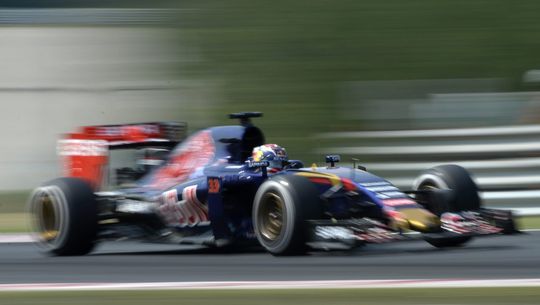 Stuntende Verstappen naar vierde plek in spektakelstuk