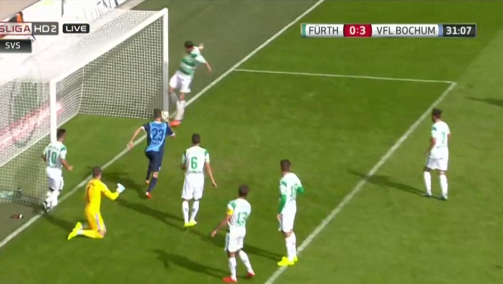 HAHAHA! Kolderiek eigen doelpunt in Duitsland (VIDEO)