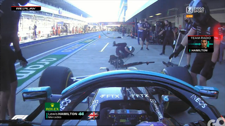 🎥 | Lewis Hamilton rijdt z'n eigen crewmate aan tijdens Vrije Training 2 in Rusland