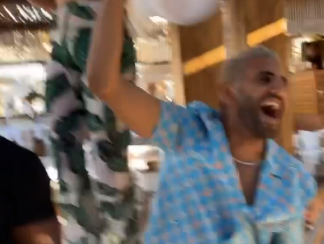 🎥👀 | Haaland viert vakantie op Mykonos met... City-speler Mahrez!