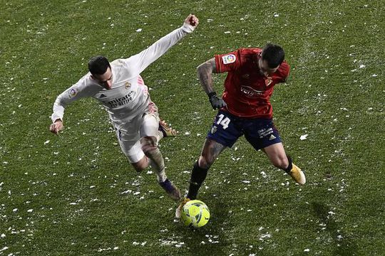 🎥❄️ | Oeps, glad! Real glijdt keihard uit over Osasuna