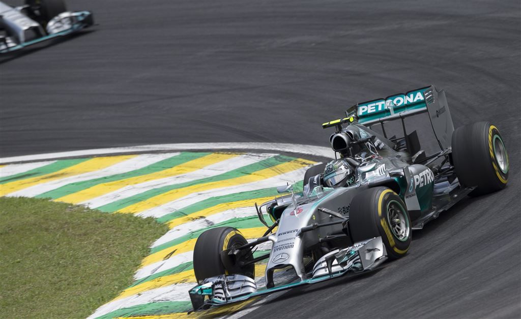 Rosberg troeft Hamilton af in Brazilië