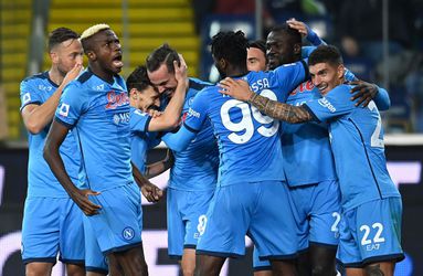 Napoli gaat foutloos aan kop in Serie A na eenvoudige zege bij Udinese