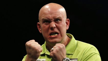 Van Gerwen door na overtuigende overwinning op Huybrechts