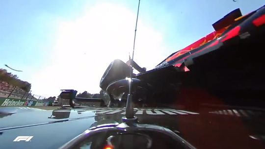 🎥 | Bekijk de crash van Verstappen en Hamilton met deze zieke nieuwe camerabeelden