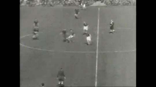 🎥 | De eerste wedstrijd van Oranje in de Kuip (1937) kende deze schandalige aftrap