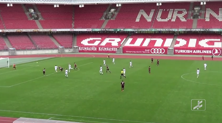 Wereldgoal in leeg stadion