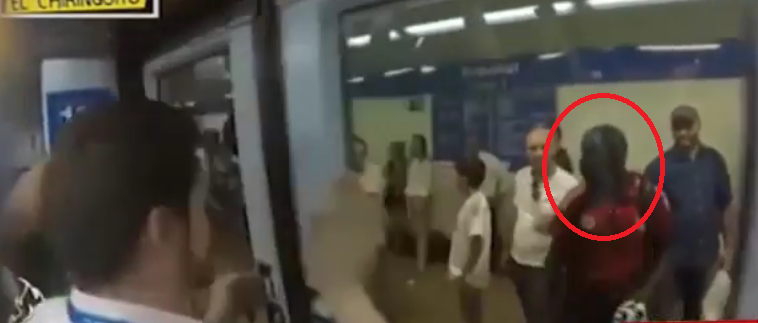 Juventusfans duwen donkere man uit metro (video)