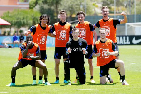 Op deze zender kijk je vanavond naar Nederland - Georgië