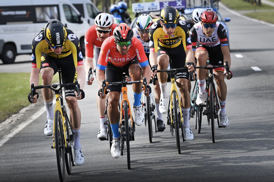 Gent-Wevelgem: Wout van Aert sprint naar de zege