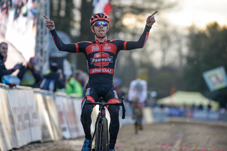 Jarige Van der Poel is niet bij overwinning Iserbyt