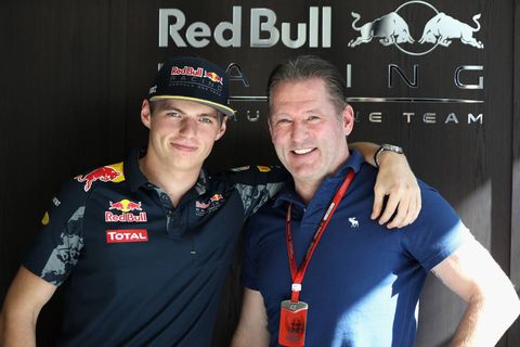 Jos Verstappen (49) stapt begin 2022 zelf weer in een raceauto