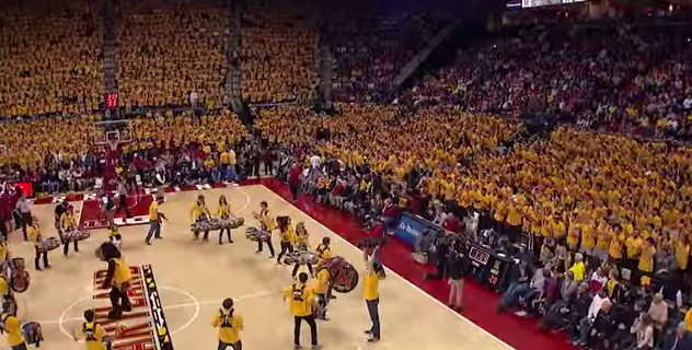 Enorme flashmob tijdens time-out (video)