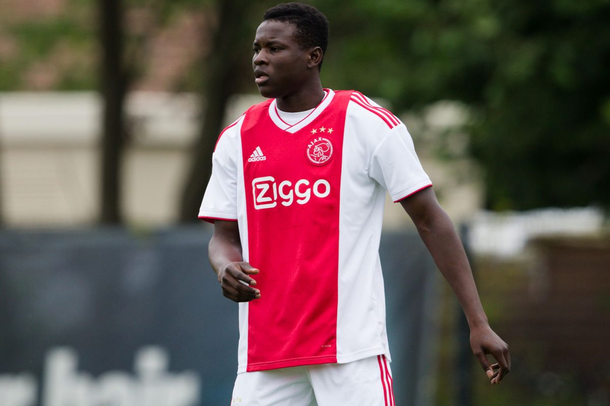 Bandé doet er alles aan om snel terug te keren in Ajax-selectie