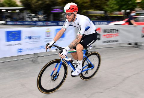 Nizzolo wint eindelijk een etappe in de Giro
